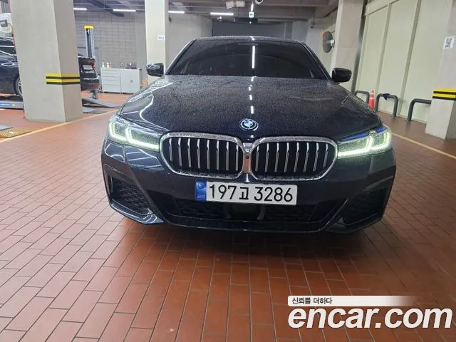 BMW 5-Series 2022 thumb 3