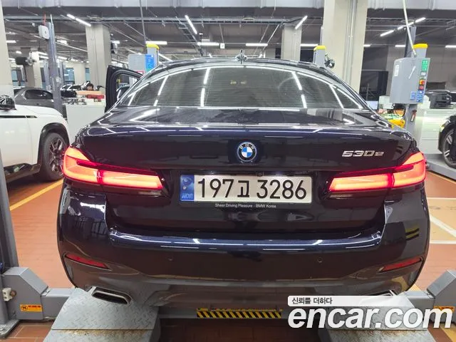 BMW 5-Series 2022 thumb 4