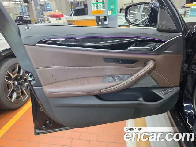 BMW 5-Series 2022 thumb 8