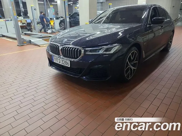 BMW 5-Series 2022 thumb 10