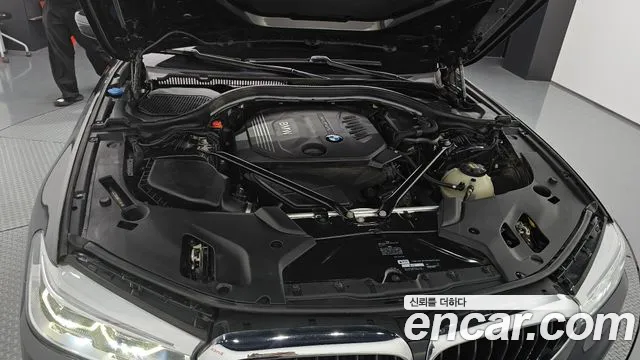 BMW 5-Series 2017 thumb 6