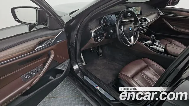 BMW 5-Series 2017 thumb 10