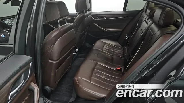 BMW 5-Series 2017 thumb 12