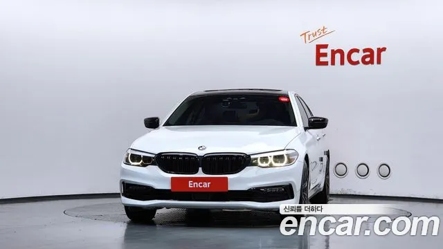 BMW 5-Series 2018 thumb 3