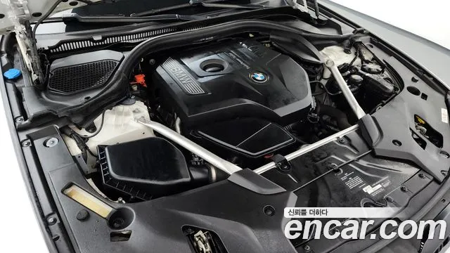 BMW 5-Series 2018 thumb 6