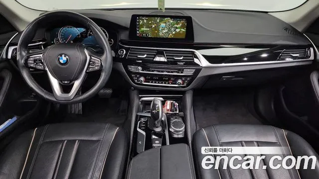 BMW 5-Series 2018 thumb 7