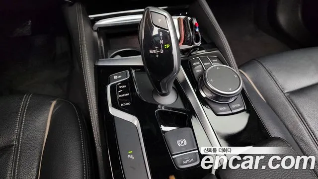 BMW 5-Series 2018 thumb 9