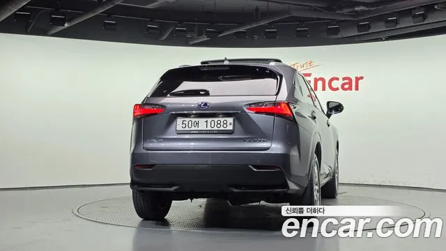 Lexus NX 2017 thumb 4