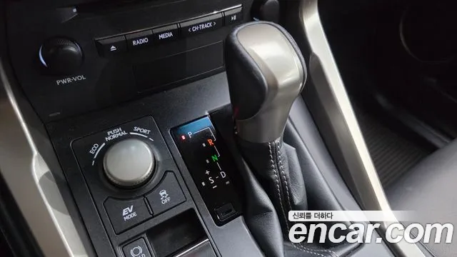 Lexus NX 2017 thumb 9