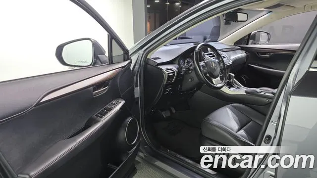 Lexus NX 2017 thumb 10