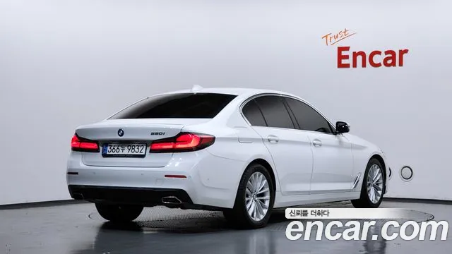 BMW 5-Series 2022 thumb 2