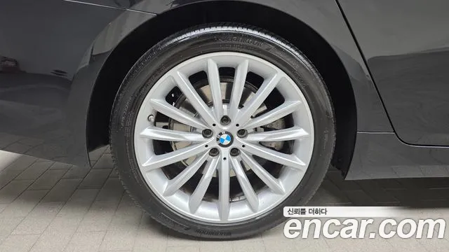 BMW 5-Series 2023 thumb 5