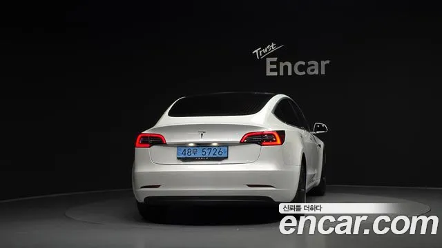 Tesla Model 3 2020 thumb 4