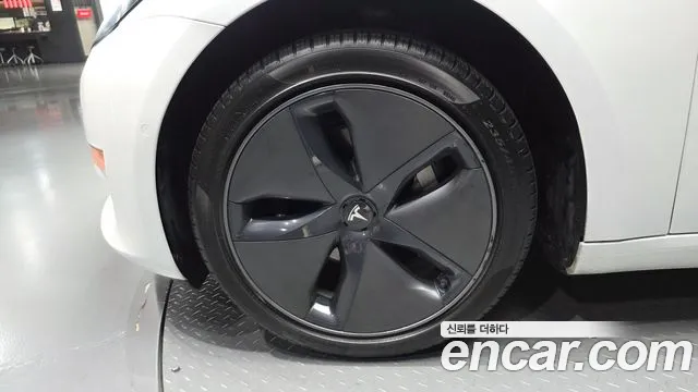 Tesla Model 3 2020 thumb 5