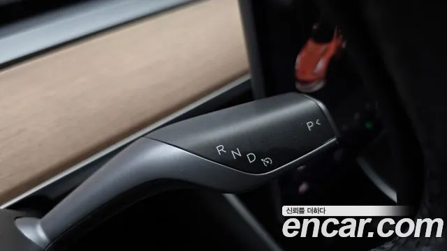 Tesla Model 3 2020 thumb 9
