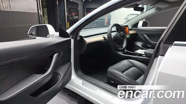 Tesla Model 3 2020 thumb 10