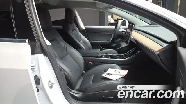 Tesla Model 3 2020 thumb 11