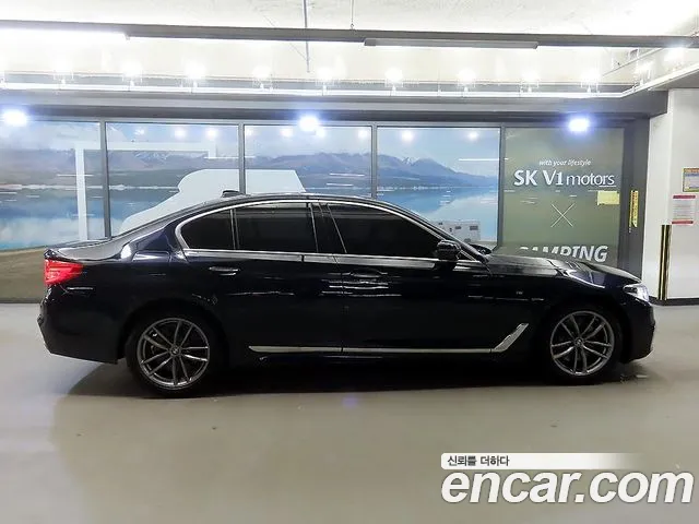 BMW 5-Series 2018 thumb 3