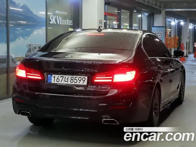 BMW 5-Series 2018 thumb 4