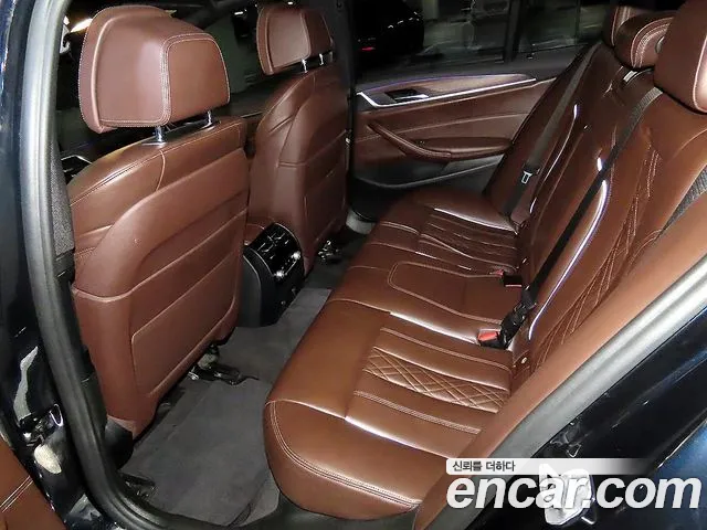BMW 5-Series 2018 thumb 7