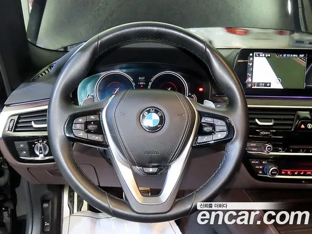 BMW 5-Series 2018 thumb 8