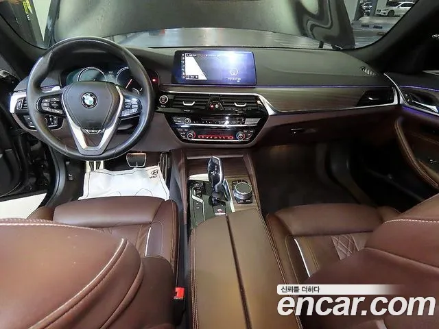 BMW 5-Series 2018 thumb 10