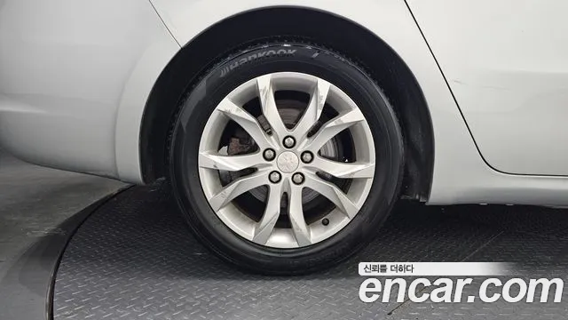 Peugeot 508 2011 thumb 5