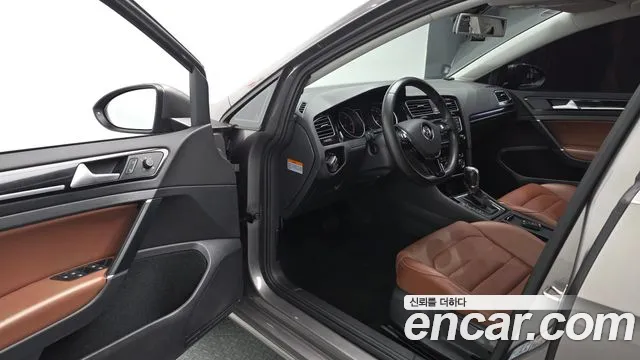 Volkswagen Golf Sportsvan 2016 thumb 10