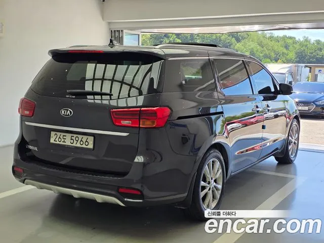 Kia Carnival 2019 thumb 2
