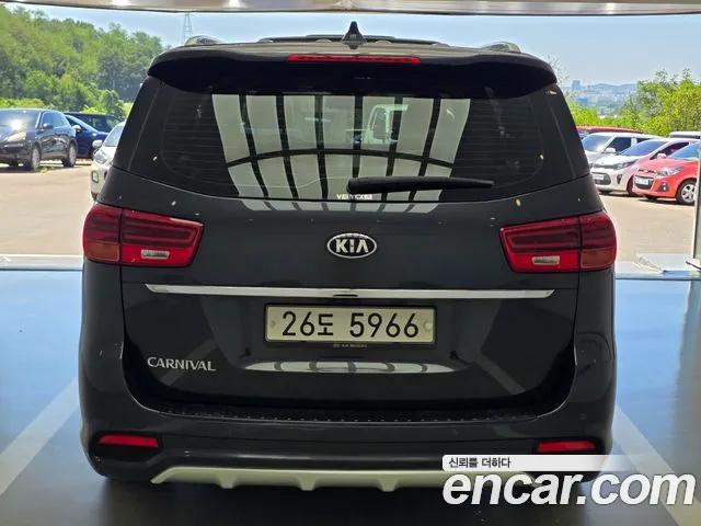 Kia Carnival 2019 thumb 4