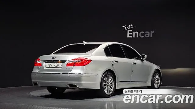 Hyundai Genesis 2013 thumb 2