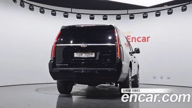 Cadillac Escalade 2017 thumb 3