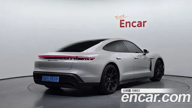 Porsche Taycan 2023 thumb 2