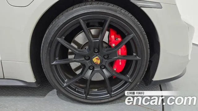 Porsche Taycan 2023 thumb 5