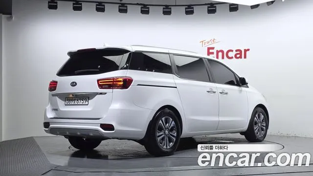 Kia Carnival 2019 thumb 2