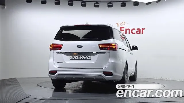Kia Carnival 2019 thumb 4