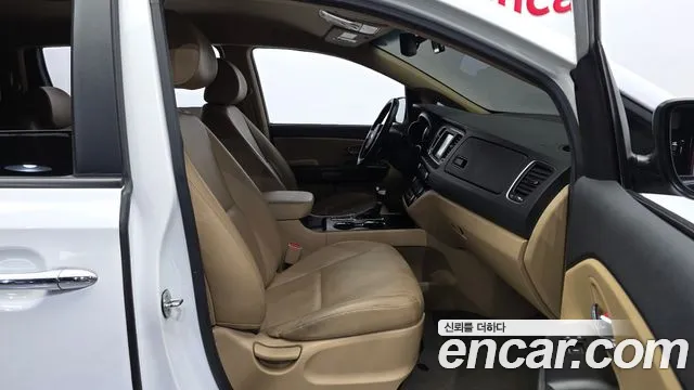 Kia Carnival 2019 thumb 12