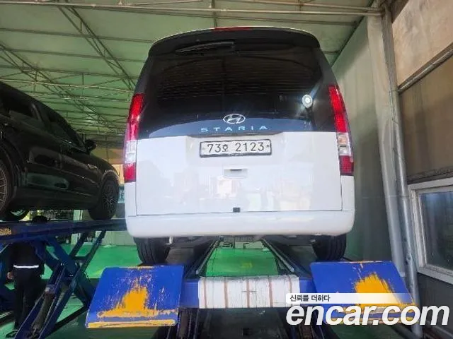 Hyundai Staria 2021 thumb 2