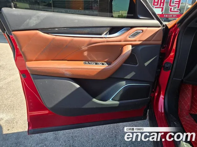 Maserati Levante 2022 thumb 8