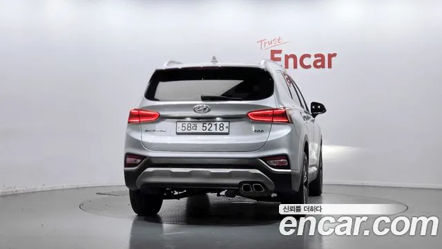 Hyundai Santa Fe 2018 thumb 4