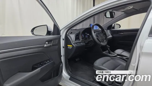 Hyundai Avante 2017 thumb 10
