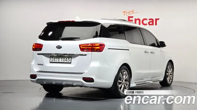 Kia Carnival 2019 thumb 2