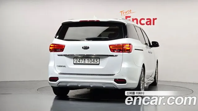 Kia Carnival 2019 thumb 4