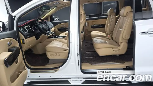 Kia Carnival 2019 thumb 11