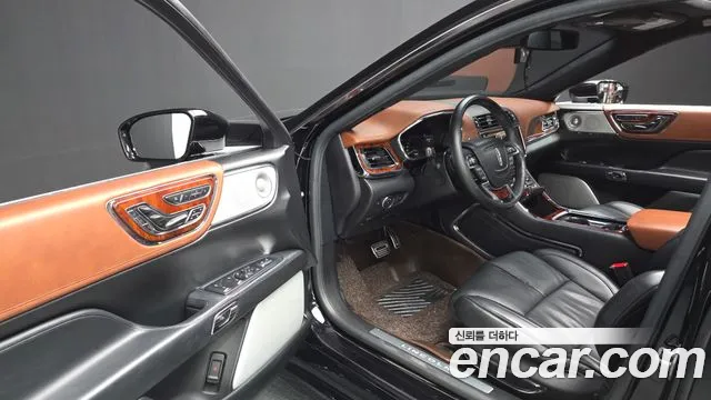 Lincoln Continental 2017 thumb 9