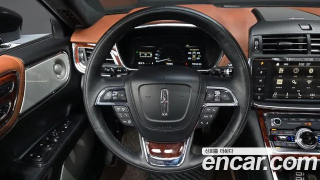 Lincoln Continental 2017 thumb 12