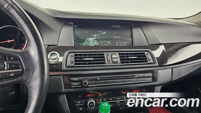 BMW 5-Series 2013 thumb 12
