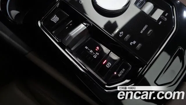 BMW 5-Series 2024 thumb 8