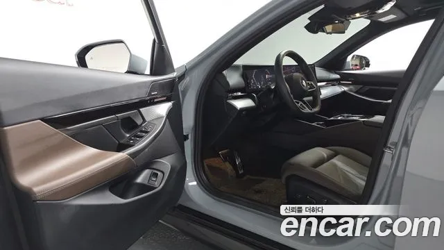 BMW 5-Series 2024 thumb 9