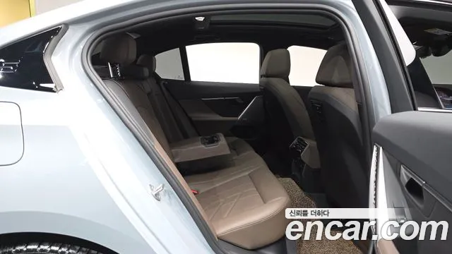 BMW 5-Series 2024 thumb 10